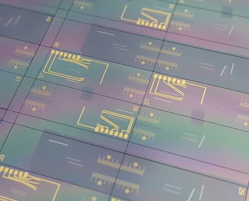 A silicon nitride photonic integrated circuit silicon nitride manufactured in a volume foundry