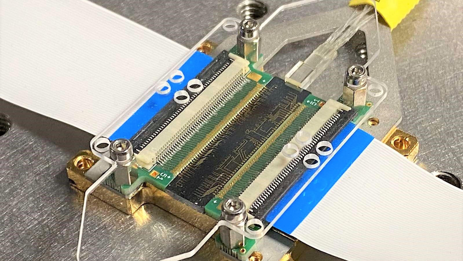 optical_equaliser credit k_kouloumentos_wide a photonic integrated circuit optical equalizer