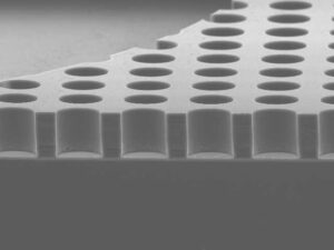 Silicon on insulator inertial mems scanning electron microscope image (SEM) image of a silicon on insulator SOI MEMS