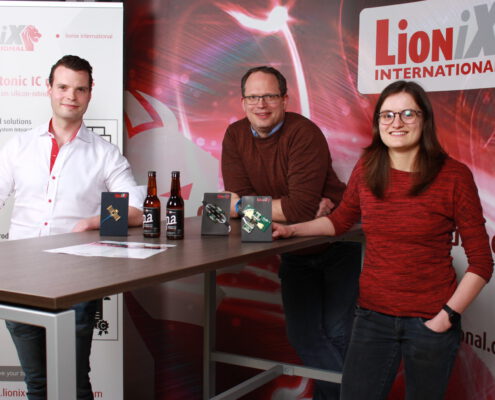 LioniX International staff at OFC conference