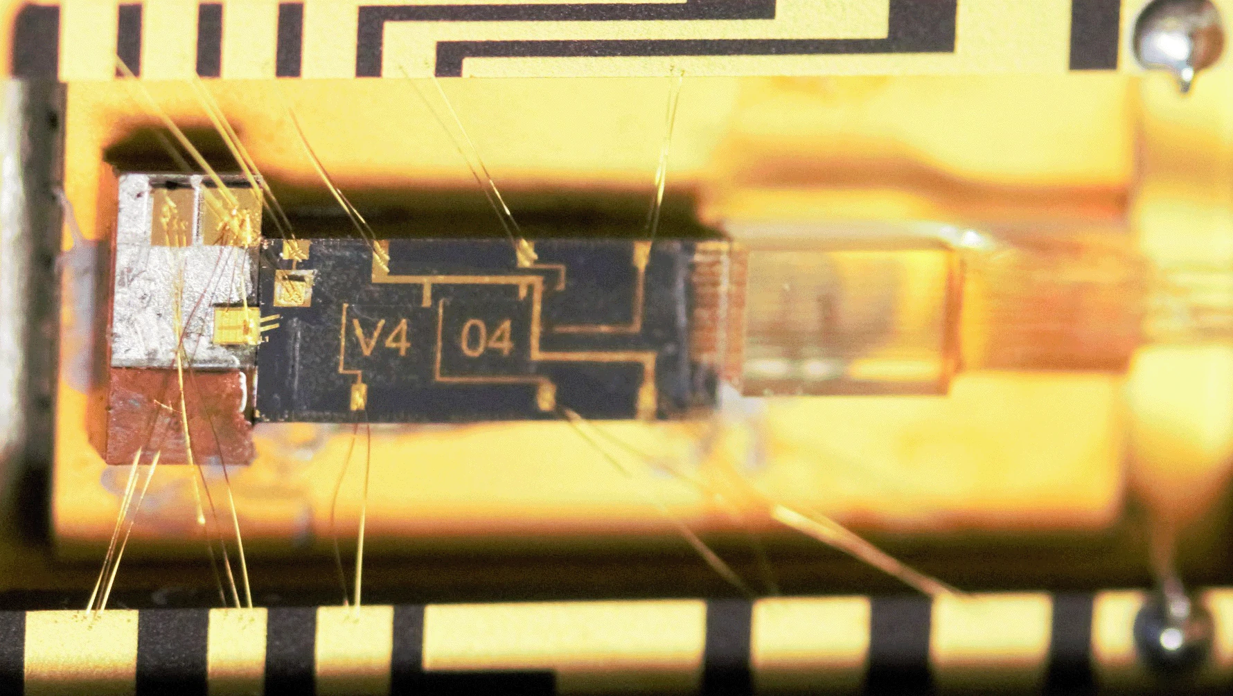 850 nm tunable laser