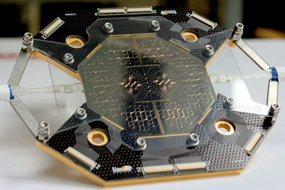 DEMUX PIC assembly